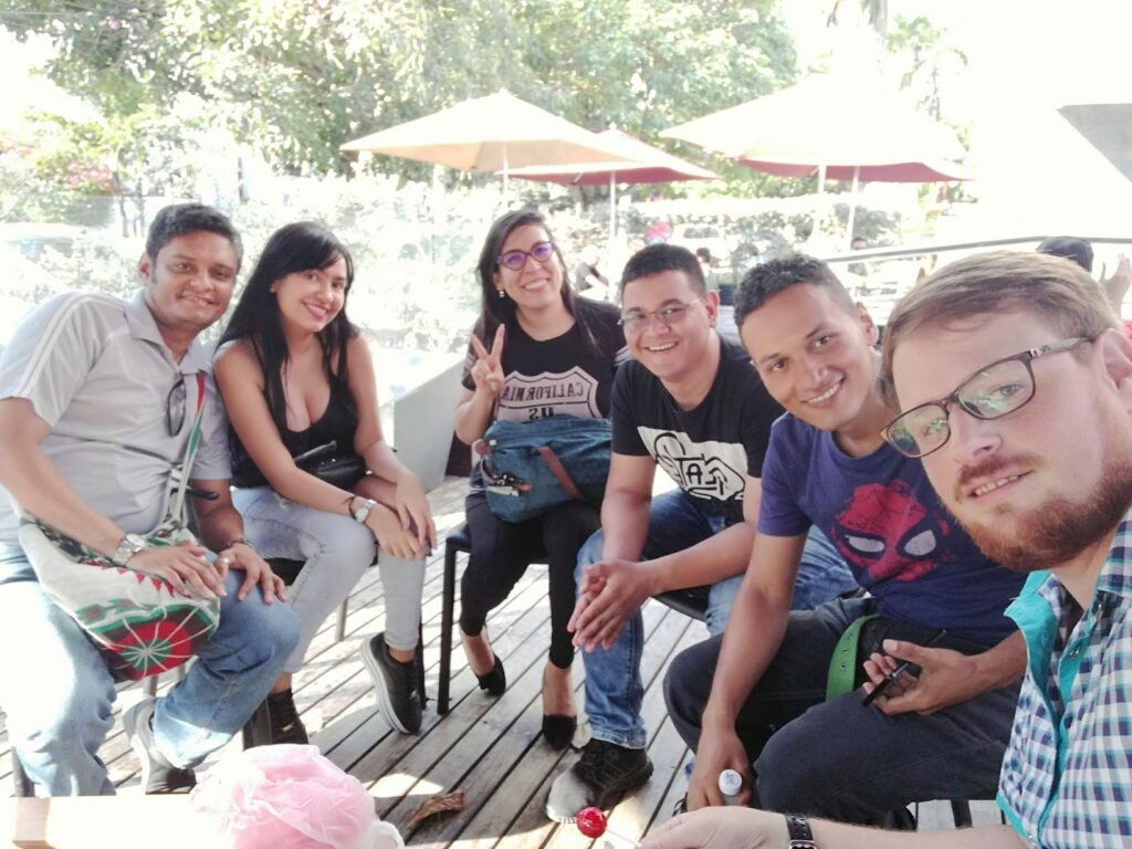 Language exchange meetup in a Barranquilla café