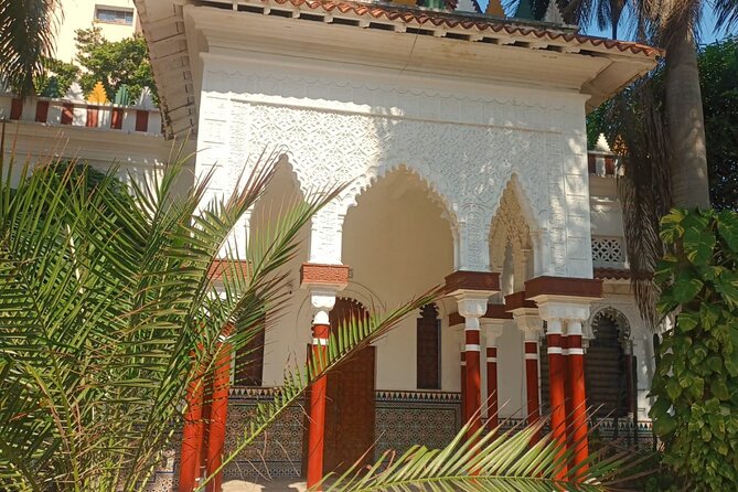 Street scene during the El Prado walking tour